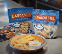Dardanel ve Somer eften Tahinli Bademli Tarator Soslu Dardanel Deniz rnleri Kzartmas